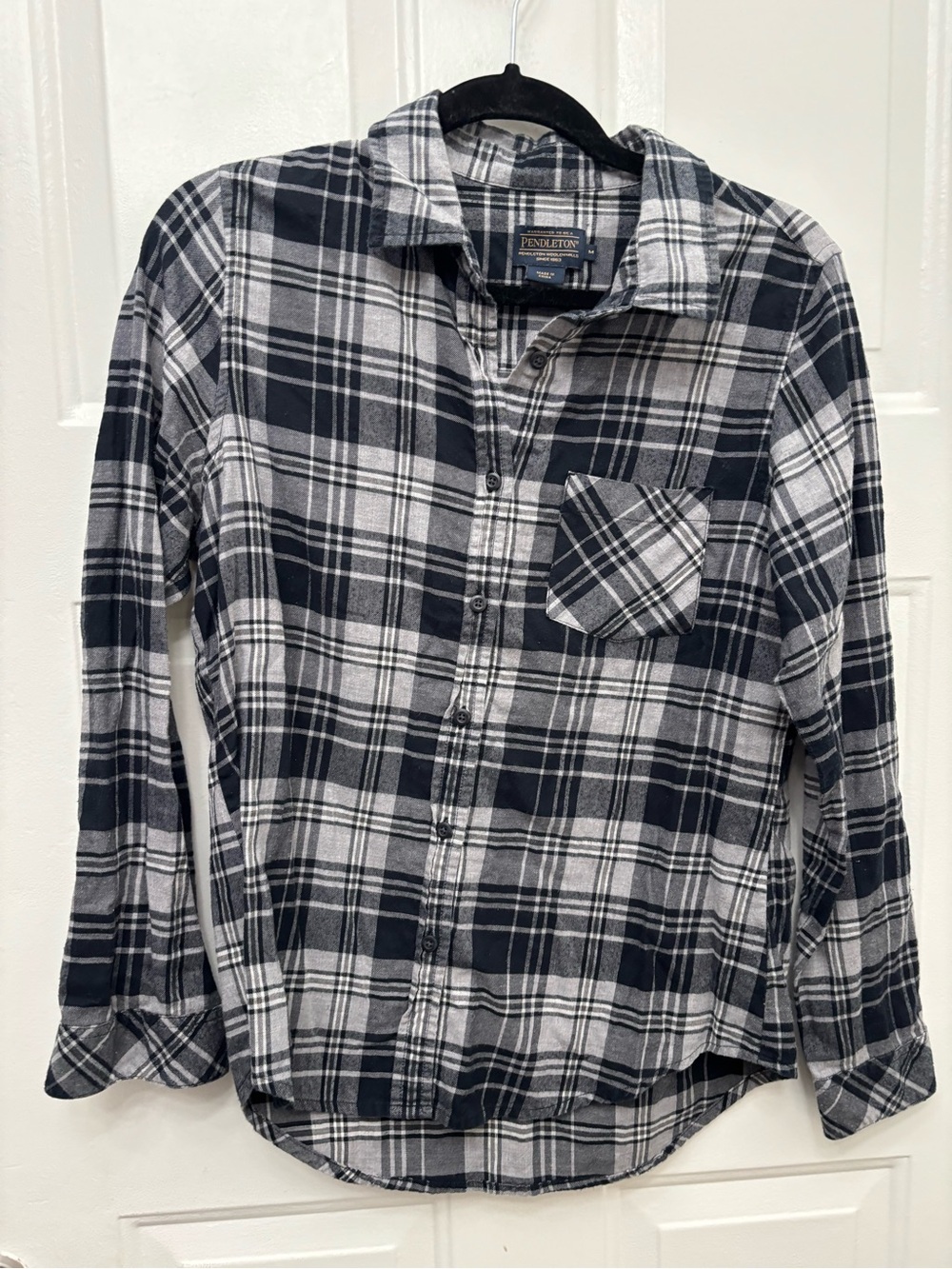 Pendleton Woolen Mills Women’s Medium Flannel Shirt Gray Plaid Button Up